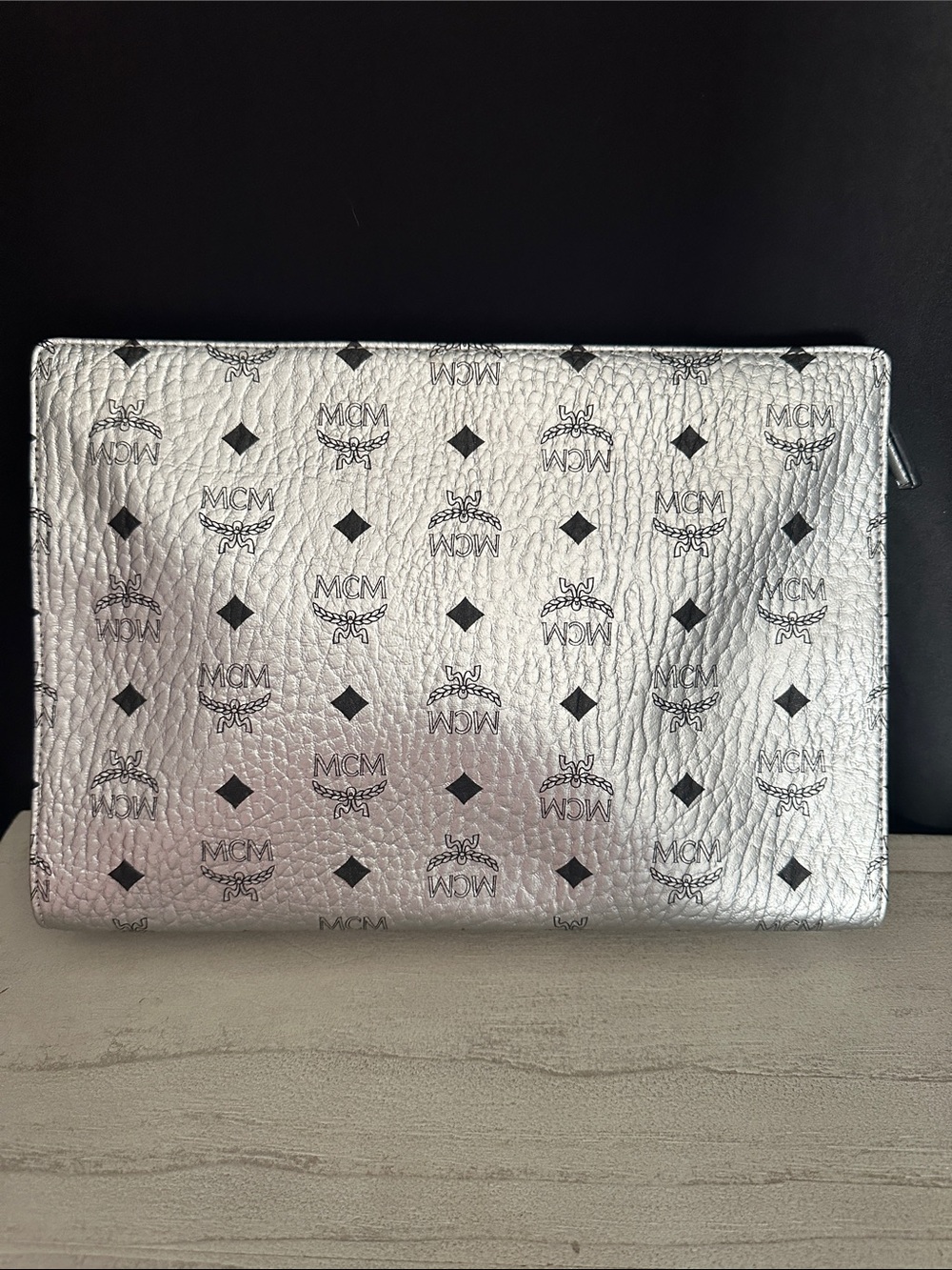 MCM Metallic Silver Logo Clutch - Picture 2 of 6